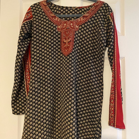 Top - Picture 1 of 4